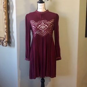 Pretty dress, long sleeve,lace detail-Med.